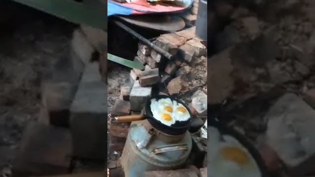 Дети, сковородка и ракетная печь(самоделка из старой фляги) смотреть онлайн