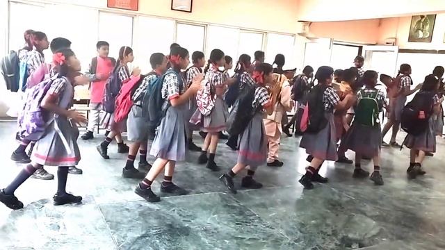 SCHOOL CHALE HUM. DANCE BY CLASS V A. D BALA JOY DADY. PRT. K. V. MINAMBAKKAM смотреть онлайн