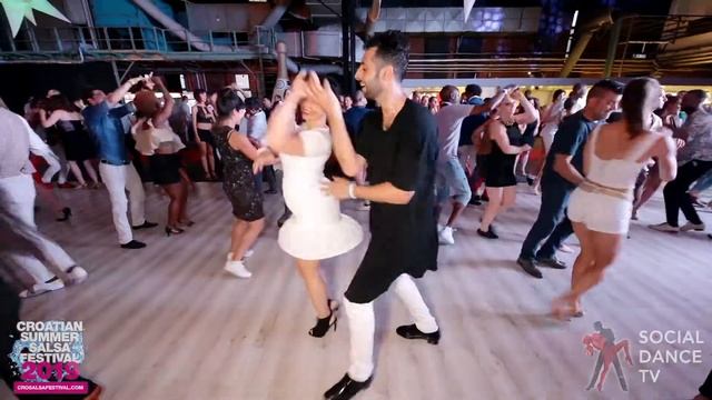 Bircan & Federica - Salsa Social Dancing | Croatian Summer Salsa Festival 2019 (Rovinj) смотреть онлайн