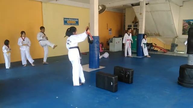 Спортзал на свежем воздухе//Таиланд 165 смотреть онлайн