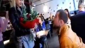 Зато у тебя куртка клёвая  Где купил    ето не шуточки девушка сказала Нет