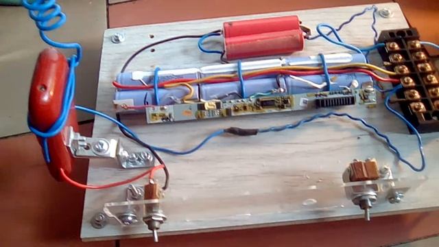 Бесперебойник UPS Powerman Back Pro 500 Plus - наблюдаем взаимосвязь входного и выходного напряжени смотреть онлайн