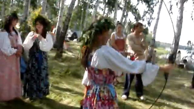 5.07.2014 Иван Купала  Ленуся на Ко и..Ко Чем бы дите не тешилось..