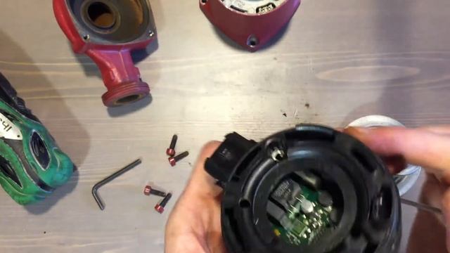 GRUNDFOS ALPHA2... внутренности. смотреть онлайн
