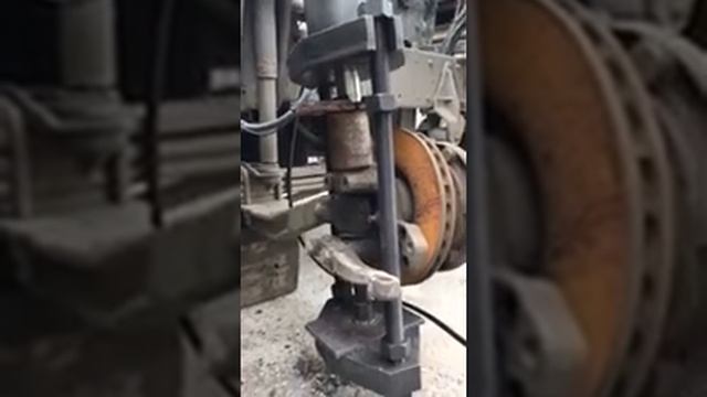 Замена шкворней на грузовых авто Даф, Ман, Ивеко, Мерседес, Рено, Зил, Газ, Маз, Камаз, Газель, Фор смотреть онлайн