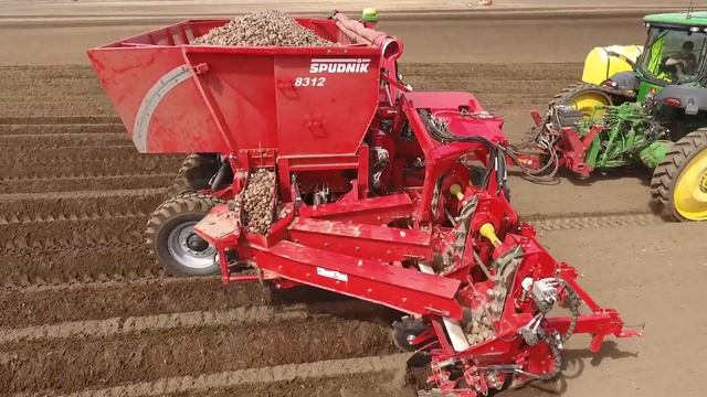 Worlds largest potato planter, SPUDNIK 8312 Twelve Row folding Potato Planter смотреть онлайн