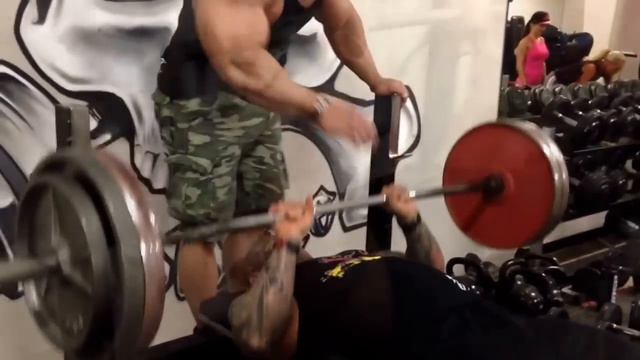 5% RICH PIANA, PAULO THE FREAK & JENS THE BEAST KILLING SHIT IN MUSCLEGYM GERMANY смотреть онлайн