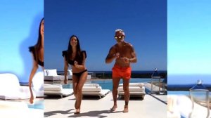 Танцующий миллионер Gianluca Vacchi танцует НА ЯХТЕ С ПОДРУГОЙ