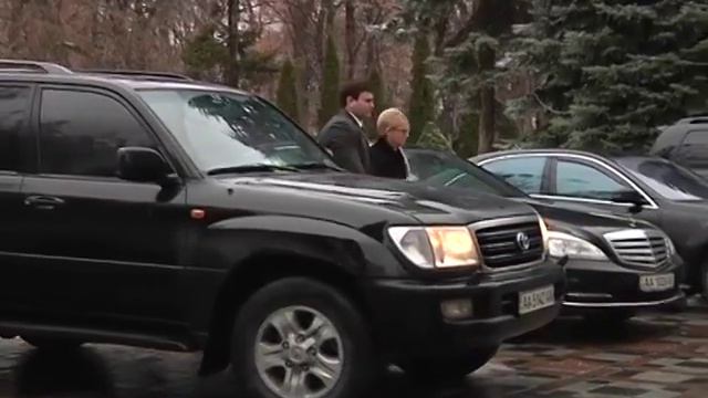 Ближче до людей. Юля Тимошенко, чітка робота охоронців. смотреть онлайн