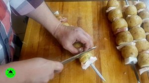 Картошка с салом на мангале. Запекать в углях Вы её больше не будете