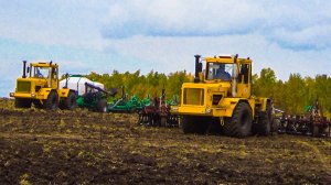 Три Необычных Кировца Сеют Брошенные Поля Озимой Рожью.