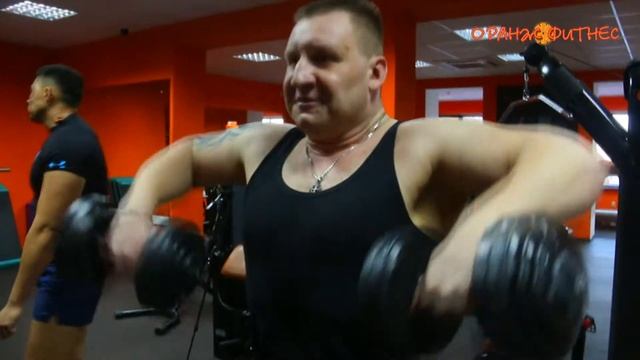 Выпуск №1. Тренировка плеч и икроножных мышц. смотреть онлайн