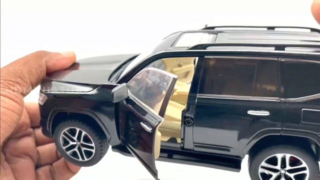 Toyota Land Cruiser LC300 1:24 Scale Deicast Model #unboxing  #landcruiser  #lc300
