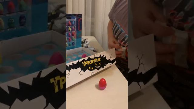Треснутые. Потерянное Золотое яйцо (Дикси + Виктория) смотреть онлайн