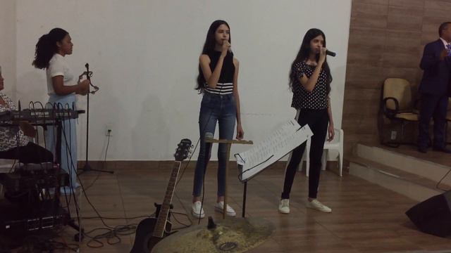 Vivian e Victoria louvando a Deus Culto dos Jovens Igreja Assembleia de Deus do Brasil 5 12 21 смотреть онлайн