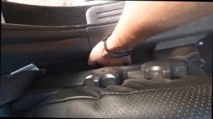 Снятие и ремонт ручки открывания бензобака