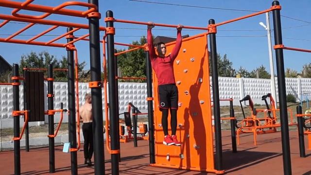 На открытии площадки ГТО спортсмены показали мастерство по воркауту смотреть онлайн