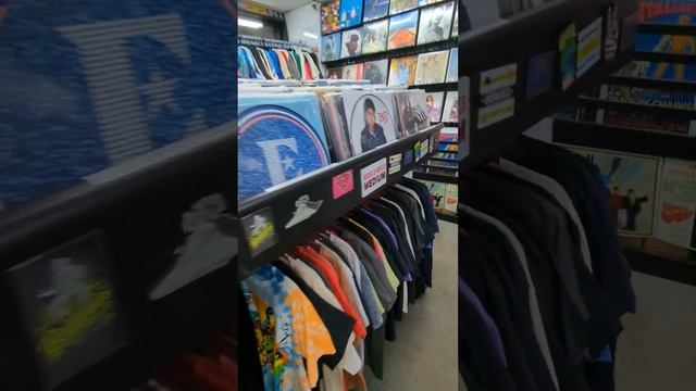 RHYTHM SECTION: VINYL RECORDS, CDS, DVDS, T-SHIRTS, CONCERT POSTERS, STICKERS, PATCHES, MAGNETS смотреть онлайн