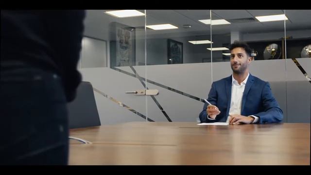 Daniel Ricciardo - Renault F1 Team смотреть онлайн