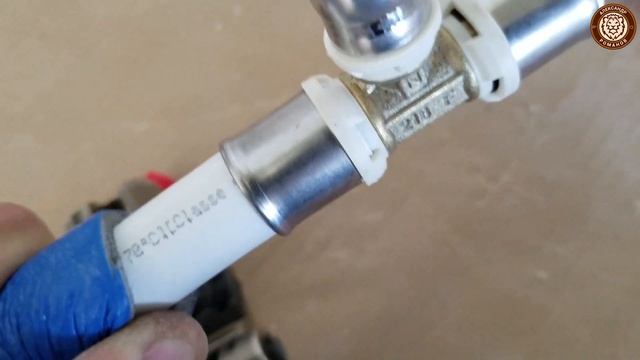 Пресс-клещи Fora для металлопластиковых труб смотреть онлайн