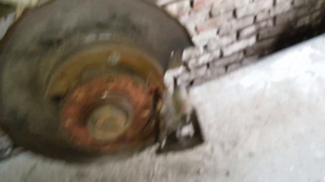 Как заменить и отрегулировать тросы стояночного тормоза. И увеличить их срок службы. смотреть онлайн