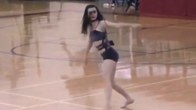 Modern Dance Solo to Machine Guns by Portishead смотреть онлайн