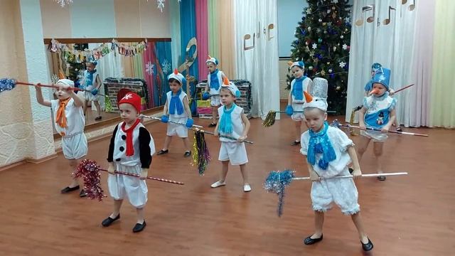 Танец Снеговиков, средняя группа, Детский сад №21"Алёнка" г. Гурьевск смотреть онлайн