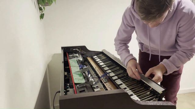Pieter Fixes Yamaha Clavinova CLP840 (part 2 of 2) смотреть онлайн
