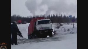 Мастерство и безбоязненность водителей тяжелой техники на севере России.