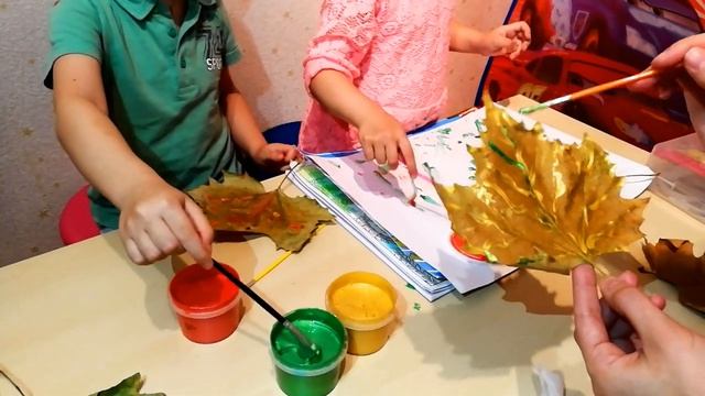 Детский ВЛОГ: ПАЛЬЧИКОВЫЕ КРАСКИ. Детское творчество. Finger Painting Game. смотреть онлайн