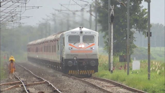 MEET "Capt. Lakshmi Sahgal" - WDP4D || 03238 Kota - Patna Special !! смотреть онлайн