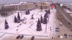 В Нижнем Тагиле с центральной площади убирают елку