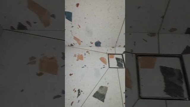 Обзор не большого с/у с душевым поддоном в строительном исполнении и запилом углов плитки под 45° смотреть онлайн