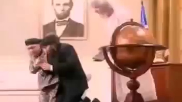 Чтоб никуда не лезли! (о США) смотреть онлайн
