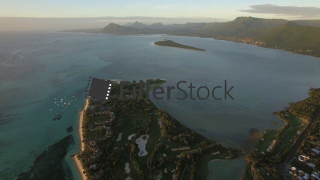 Aerial view of Le Morne Brabant peninsula, Mauritius смотреть онлайн