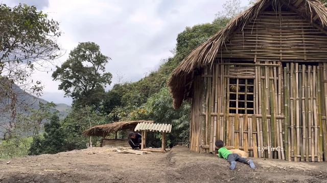 3 Days: Life of a 17-Year-Old Single Mother - Building Dog Cage With Bamboo, Go To Market - ly tu c смотреть онлайн