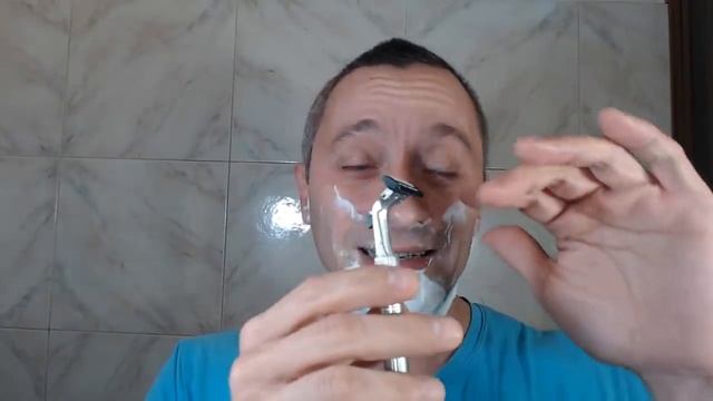 La rasatura della naja: il Gillette Contour Plus смотреть онлайн