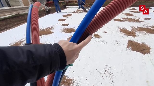 ДЕЛАЕМ ДРЕНАЖ ПОД ПЛИТНЫЙ ФУНДАМЕНТ, ПРОКЛАДЫВАЕМ КОММУНИКАЦИИ, СТЕЛИМ ГЕОТЕКСТИЛЬ смотреть онлайн