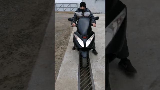 макси скутер ykomoto 125... смотреть онлайн
