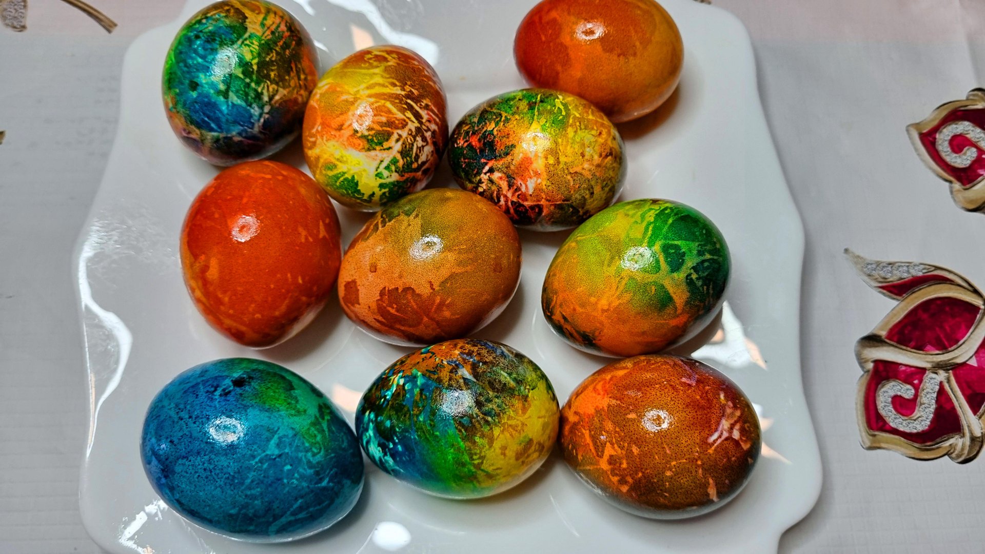 МРАМОРНЫЕ ЯЙЦА!!! КАК КРАСИВО И БЫСТРО ПОКРАСИТЬ ЯЙЦА НА ПАСХУ. смотреть онлайн