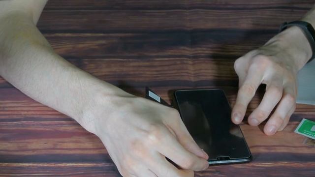 Инструмент для наклеивания закалённых стёкол на смартфон ? смотреть онлайн