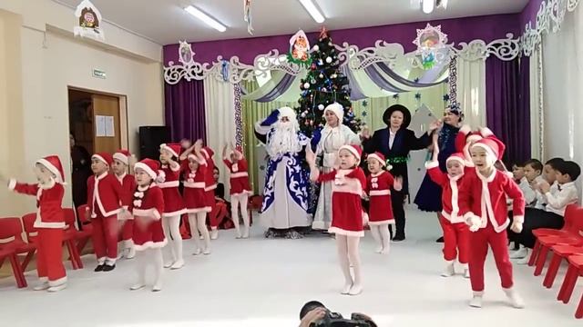 Жаңа жыл балабақша би Аяз ата смотреть онлайн