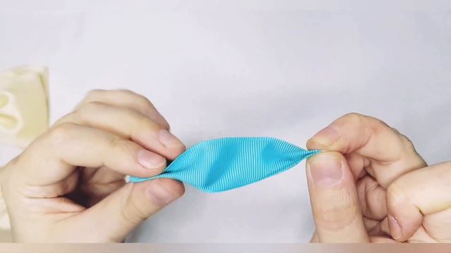 How to make hair bows with ribbon | Hair bow tutorial |DIY hair bow |RIBBON BOW CENTRES UNIQUE LOOK смотреть онлайн