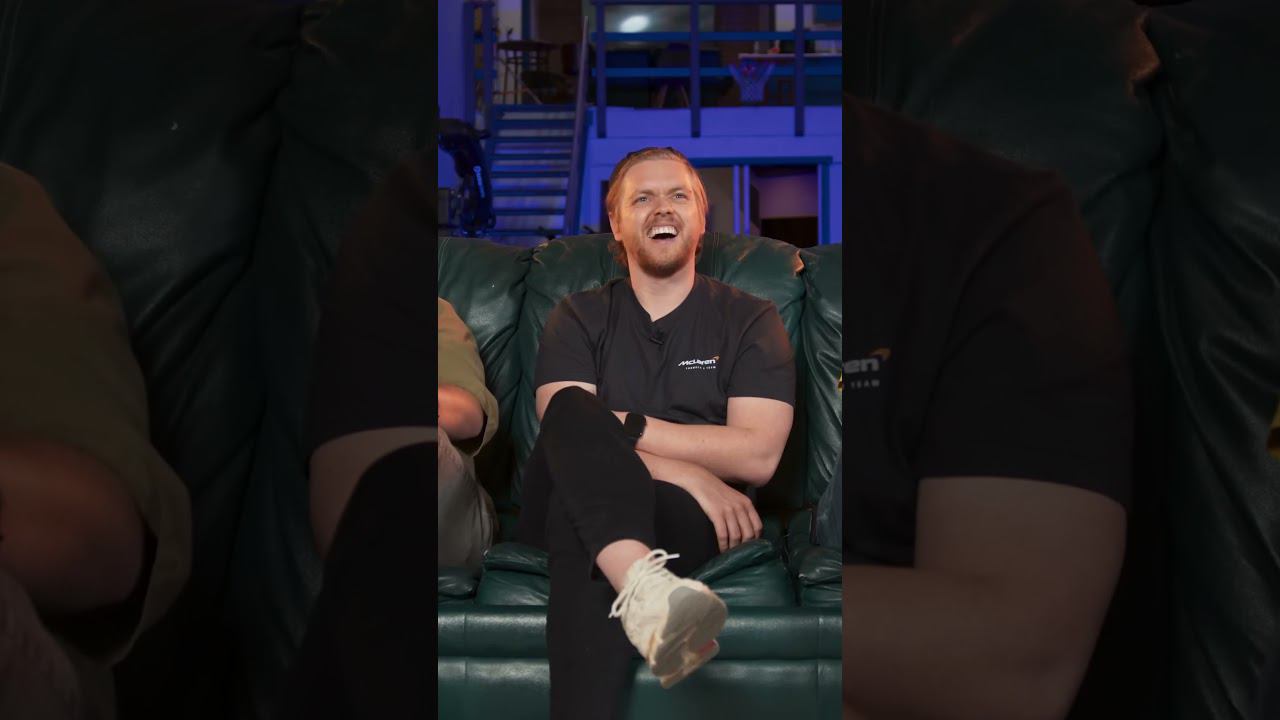 Реакция на визуальные эффекты в клипе #графика #музыка #реакция смотреть онлайн