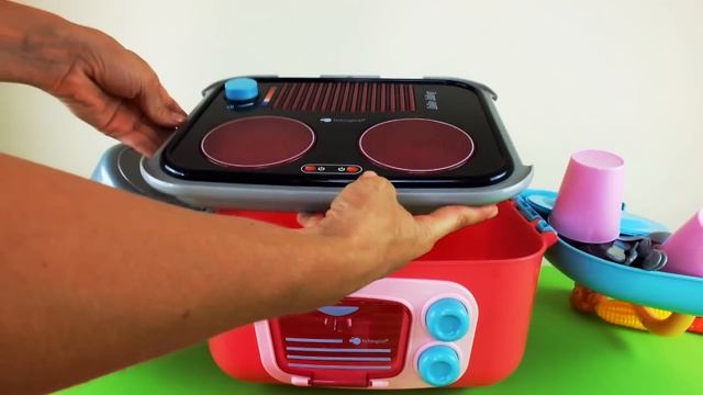 Игрушечная кухня. Готовим вместе. Для девочки. Игрушки и игры с детьми смотреть онлайн