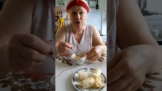 А вы волосики прибираете, когда кушаете??#завтрак #волосы #геркулес #банан