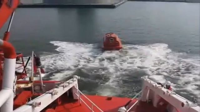 Free Fall Lifeboat Test смотреть онлайн