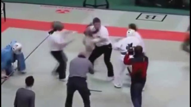 День не задался! Не зли судью!.mp4 смотреть онлайн