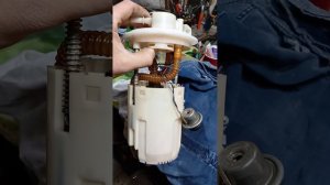 если воняет бензином в салоне ваз 2115. Ещё одна неисправность с бензонасосом.