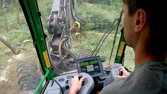 John Deere 1470E in cab смотреть онлайн